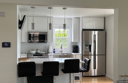 Sheboygan House | Charming 3-bedroom 3 Bathroom house in Sheboygan with AC, WiFi, & Amenities