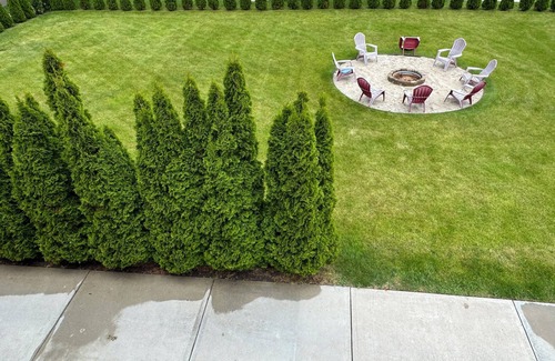 Sheboygan House | Charming 3-bedroom 3 Bathroom house in Sheboygan with AC, WiFi, & Amenities