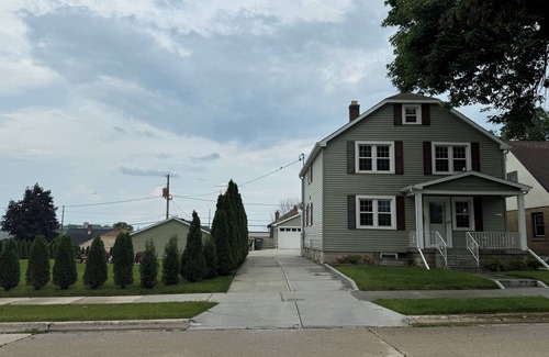 Sheboygan House | Charming 3-bedroom 3 Bathroom house in Sheboygan with AC, WiFi, & Amenities