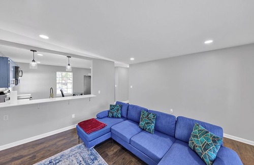 Crestline Heights House | Charming 3-bedroom bungalow with WiFi in Bham, 12 mins from UAB.