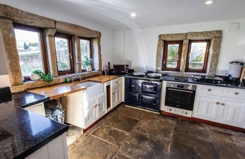 Lumbutts Cottage | Charming 3-bedroom cottage in lovely Todmorden with WiFi
