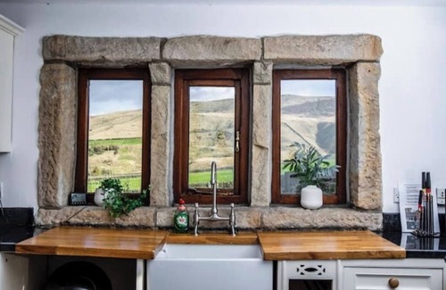 Lumbutts Cottage | Charming 3-bedroom cottage in lovely Todmorden with WiFi