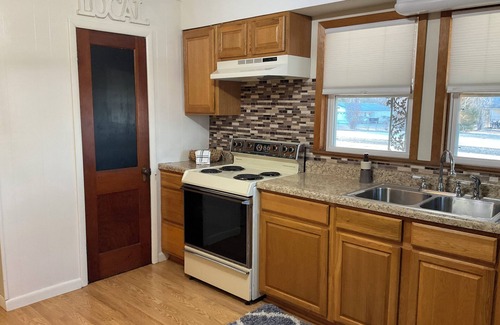 Caulfield Cottage | Charming 3-bedroom cottage with WiFi and AC in delightful Caulfield