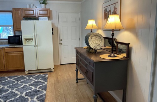 Caulfield Cottage | Charming 3-bedroom cottage with WiFi and AC in delightful Caulfield