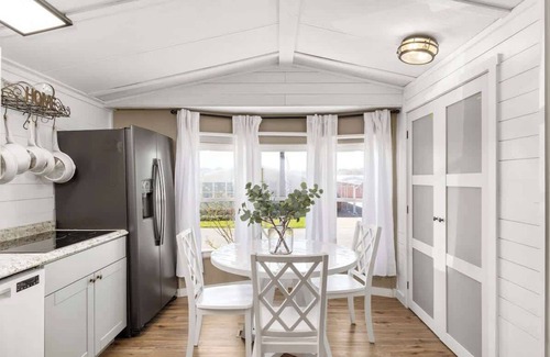 Dade City House | Charming 3-Bedroom Getaway w/Pool & Resort-Style Amenities