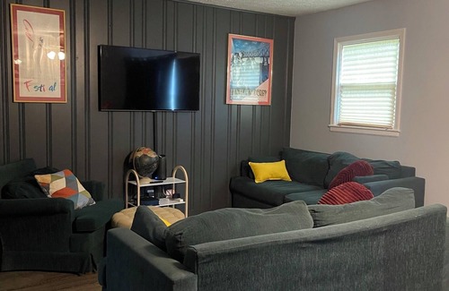 Valley Station House | Charming 3-bedroom house with WiFi and AC in fabulous Louisville