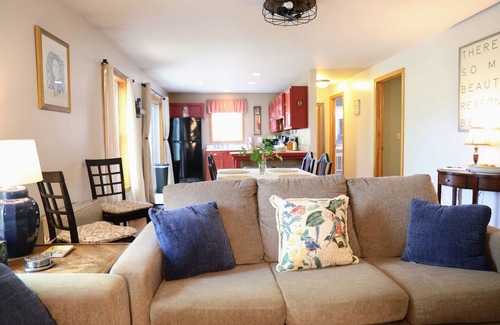 Baileyville House | Charming 3-bedroom house with AC, WiFi and complimentary Canoe