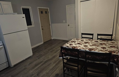 Glenview House | Charming 3-bedroom house with WiFi and AC in brilliant Glenview