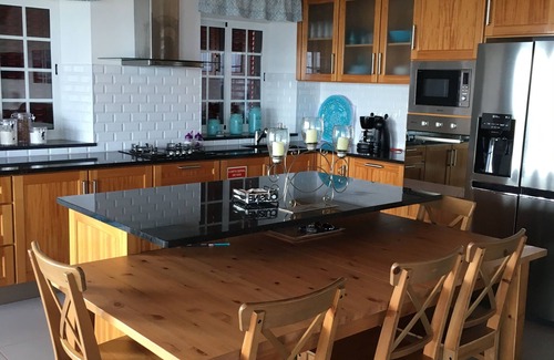 Manadas House | Charming 3-bedroom house with WiFi, AC in adorable Manadas