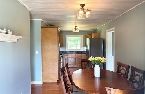 Big Spring House | Charming 3-bedroom house with WiFi and AC in Cecilia