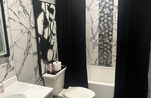 LaPlace House | Charming 3-bedroom house in LaPlace with AC, WiFi