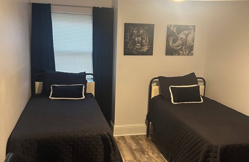 LaPlace House | Charming 3-bedroom house in LaPlace with AC, WiFi