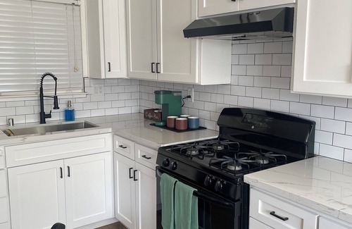 Modesto House | Charming 3-bedroom house with WiFi, AC in Modesto