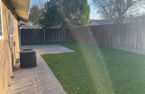 Modesto House | Charming 3-bedroom house with WiFi, AC in Modesto