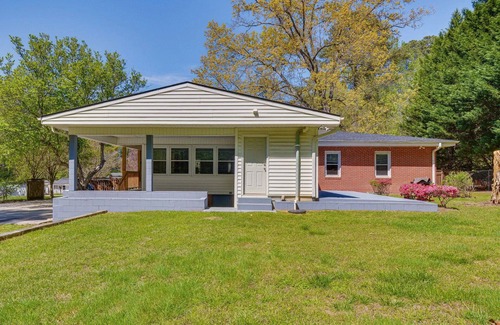 Northeast Raleigh House | Charming 3-bedroom house in Raleigh- Dragonfly Inn