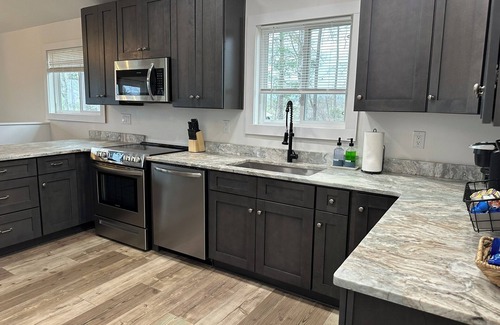 Unaka House | Charming 3-bedroom house in Bear Paw - Lake Hiwassee, Murphy-Starlink