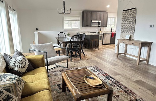 Unaka House | Charming 3-bedroom house in Bear Paw - Lake Hiwassee, Murphy-Starlink