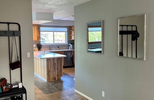 Omak House | Charming 3-bedroom house with AC, WiFi in brilliant Omak