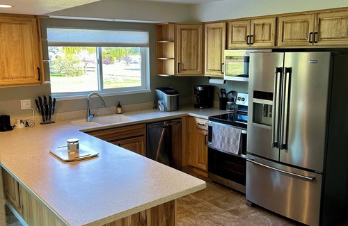 Omak House | Charming 3-bedroom house with AC, WiFi in brilliant Omak