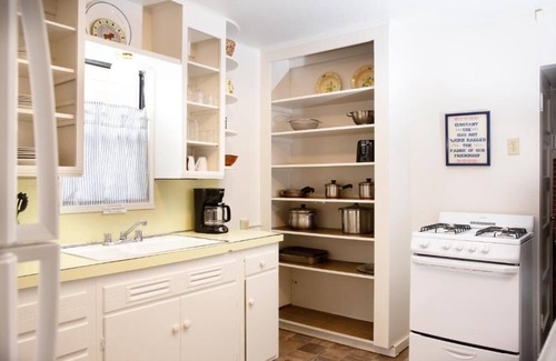 June Lake Hotel | Charming 3-bedroom large family cabin with Wifi and Air Conditioning in fabulous June Lake, CA.