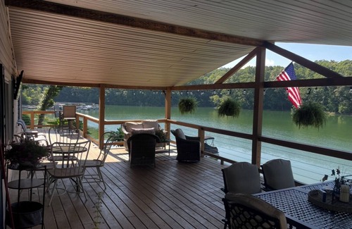 Rutledge House | Charming 3-bedroom Lakehouse . Boat Slip, Pontoon option .3 Golf courses nearby