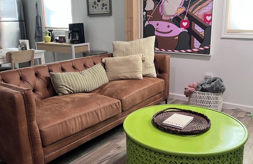 Columbus House | Charming 3 Bedroom, Newly Renovated Home Near the Columbus Airport. Full Gym.