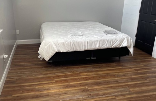 Brownsville Other | Charming 3-bedroom farmhouse in Brownsville with AC and WI-FI