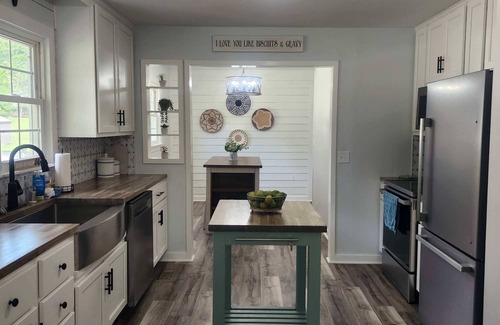 Grand Rivers House | Charming 3-bedroom house with AC and WiFi in Grand Rivers.