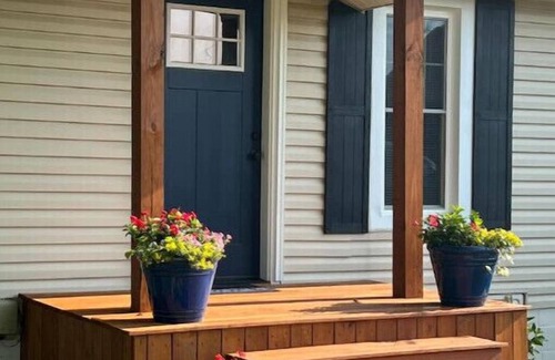 Manitou House | Charming 3-bedroom house 2 minutes from the Marh Park Arboretum in Madisonville