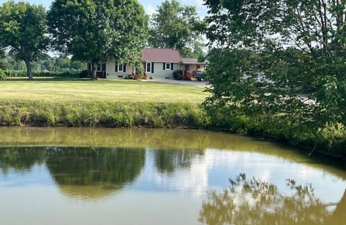 Manitou House | Charming 3-bedroom house 2 minutes from the Marh Park Arboretum in Madisonville