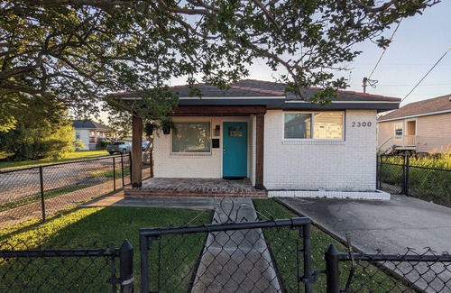 Saint Claude House | Charming 3-bedroom house in New Orleans with WiFi and AC, 10 min from FQ!