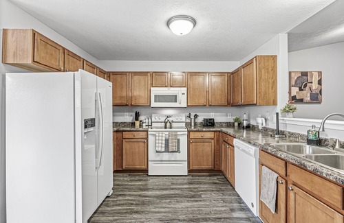Noblesville House | Charming 3-Bedroom Ranch, Steps from Klipsch Music Center Shopping and Dining