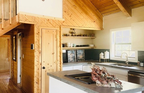 Nambe Pueblo Cabin | Charming 3-bedroom cabin with WiFi, AC in peaceful Ojo Caliente