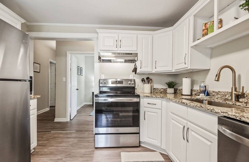 Simpsonville House | Charming 3-bedroom house only .6 miles from downtown Simpsonville with AC, WiFi