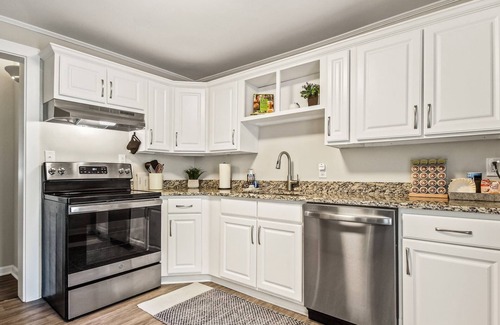 Simpsonville House | Charming 3-bedroom house only .6 miles from downtown Simpsonville with AC, WiFi