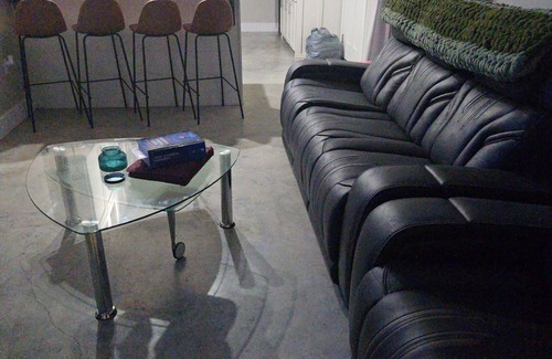 Springfield House | Charming 3-bedroom house with AC, WiFi in beautiful Springfield by the water.