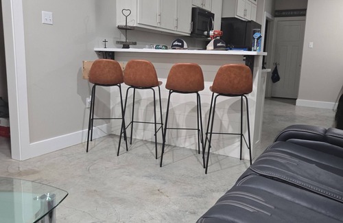 Springfield House | Charming 3-bedroom house with AC, WiFi in beautiful Springfield by the water.