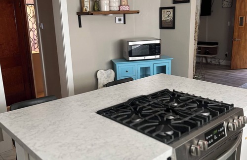 Seelyville House | Charming 3-bedroom bungalow with AC, WiFi in delightful Terre Haute