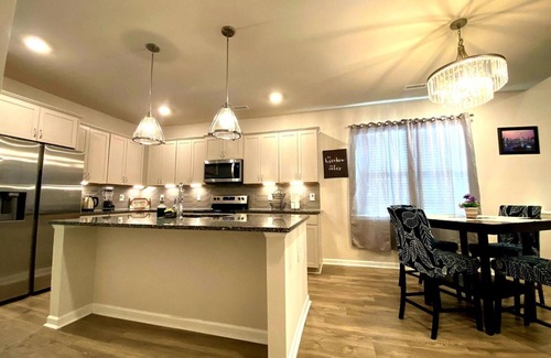 Southeast Raleigh Villa | Charming 3-bedroom villa with WiFi and AC in marvelous Raleigh