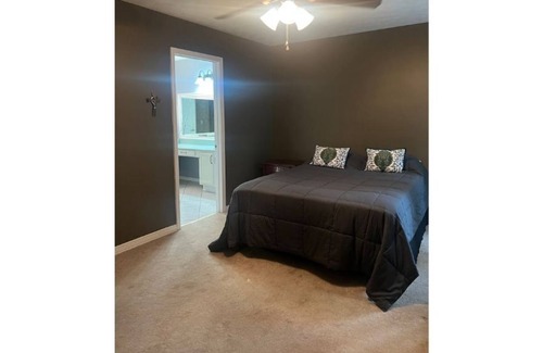 Cullman House | Charming 3 Bedroom with Hot Tub in city limits.