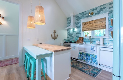 Ten Mile Cottage | Charming 3-beds with loft in peaceful cove on Watts Bar Lake! Bring your boat!