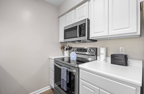 Waterford Plantation Apartment | Charming 3 BR Condo Close to Coastal University!