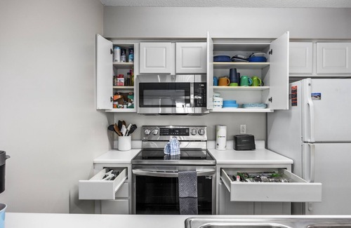 Waterford Plantation Apartment | Charming 3 BR Condo Close to Coastal University!