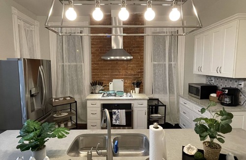 Northside House | Charming 3 BR in Northside