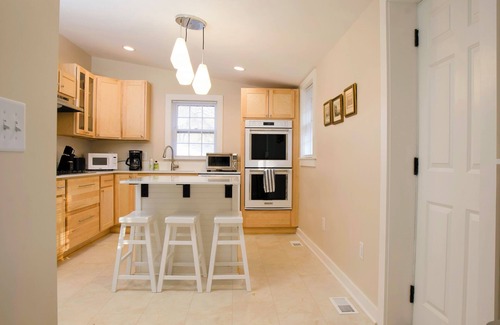 Graham House | Charming 3BR/2BA Sleeps 6 in Graham, NC has everything you need!