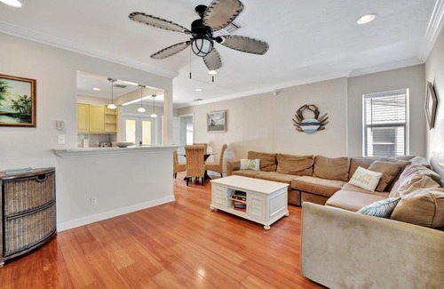 Lake Ridge House | Charming 3BR Home Pool and Hot Tub FTL Gateaway