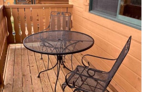 Warrens Cabin | Charming 4 Bd/3.5 bath Cabin Upper and Lower Level-separate units one building