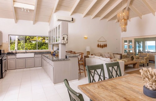 Las Canas Villa | Charming 4-bedroom villa with WiFi and AC in amazing Gaspar Hernández