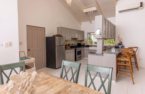 Las Canas Villa | Charming 4-bedroom villa with WiFi and AC in amazing Gaspar Hernández