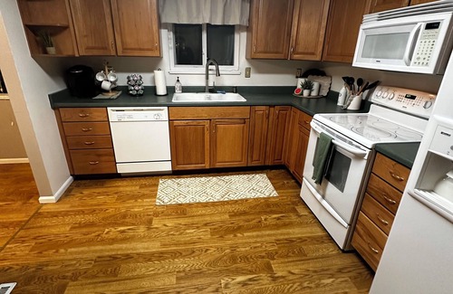 Village Seven House | Charming 4-bedroom home with WiFi and massage chair in fabulous Colorado Springs